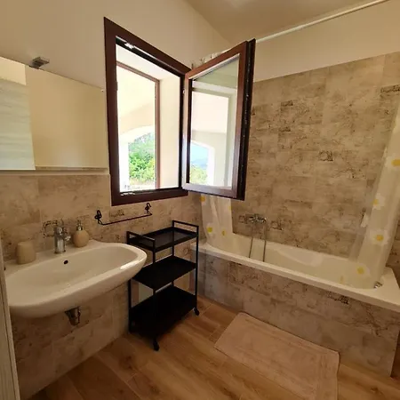 Сasa de vacaciones - House With Panoramic View Immersed In Full Nature Alguer