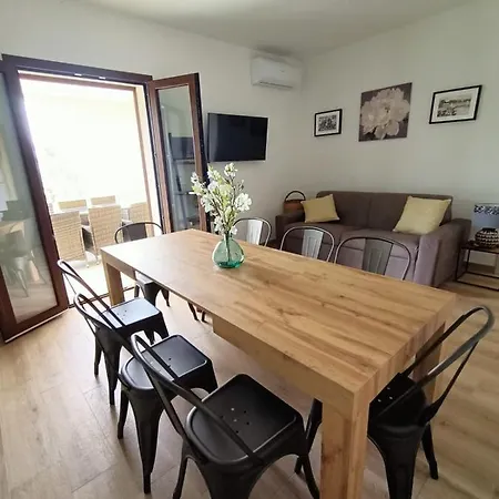 Dom wakacyjny - House With Panoramic View Immersed In Full Nature