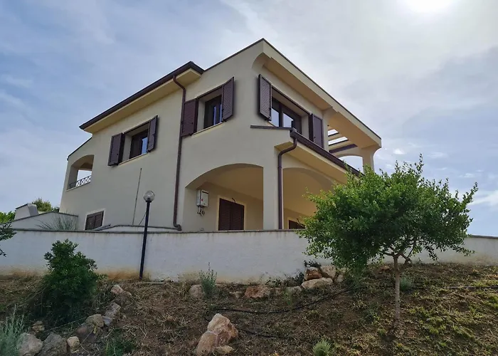 - House With Panoramic View Immersed In Full Nature