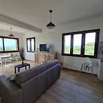 - House With Panoramic View Immersed In Full Nature Semesterbostad